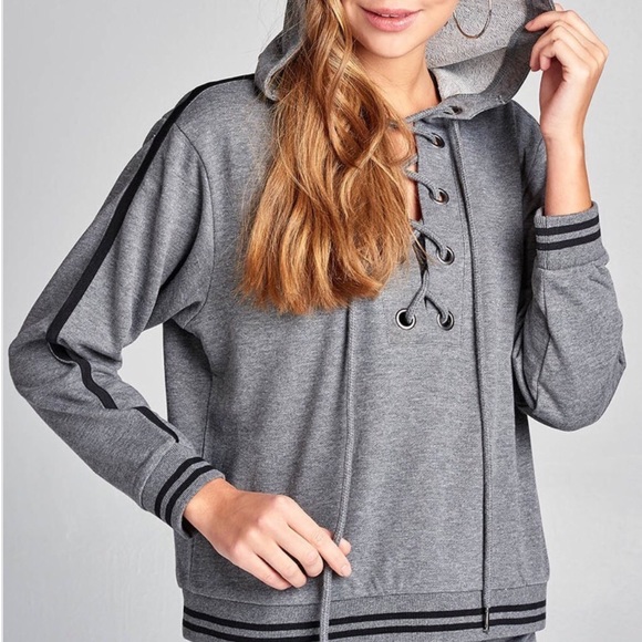 STRIPED DETAIL GROMMET HOODIE - Picture 2 of 6